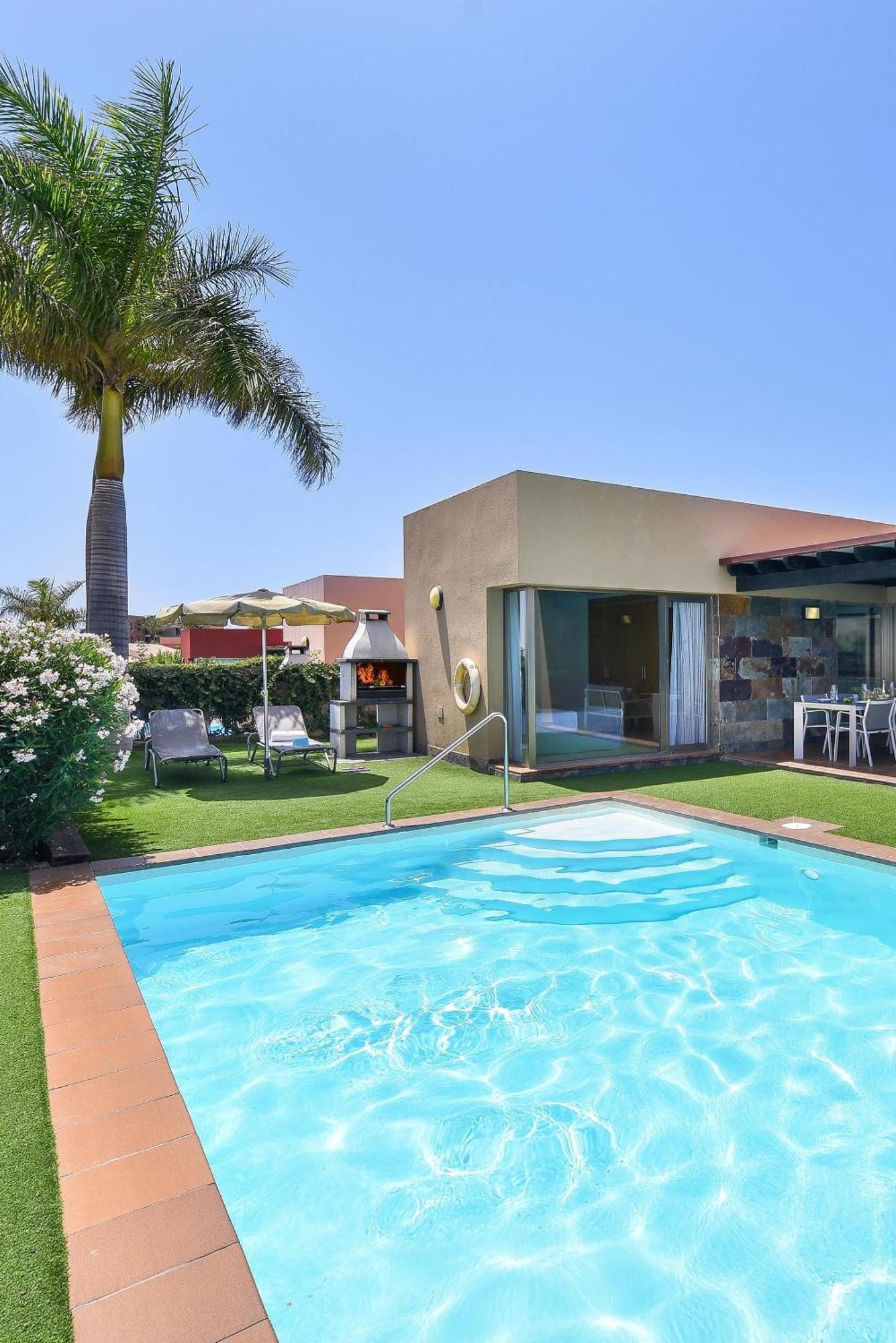 Salobre Golf Dos Luxury Retreat In Gran Canaria Private Outdoor Heatable Pool Bbq Facilities Shaded Outdoor Dining Area Salobre Golf, Villa Las Palmas / Gran Canaria