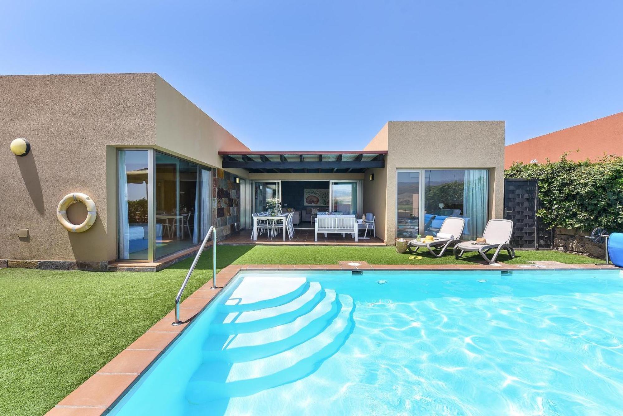 Salobre Golf Dos Luxury Retreat In Gran Canaria Private Outdoor Heatable Pool Bbq Facilities Shaded Outdoor Dining Area Salobre Golf, Villa Las Palmas / Gran Canaria