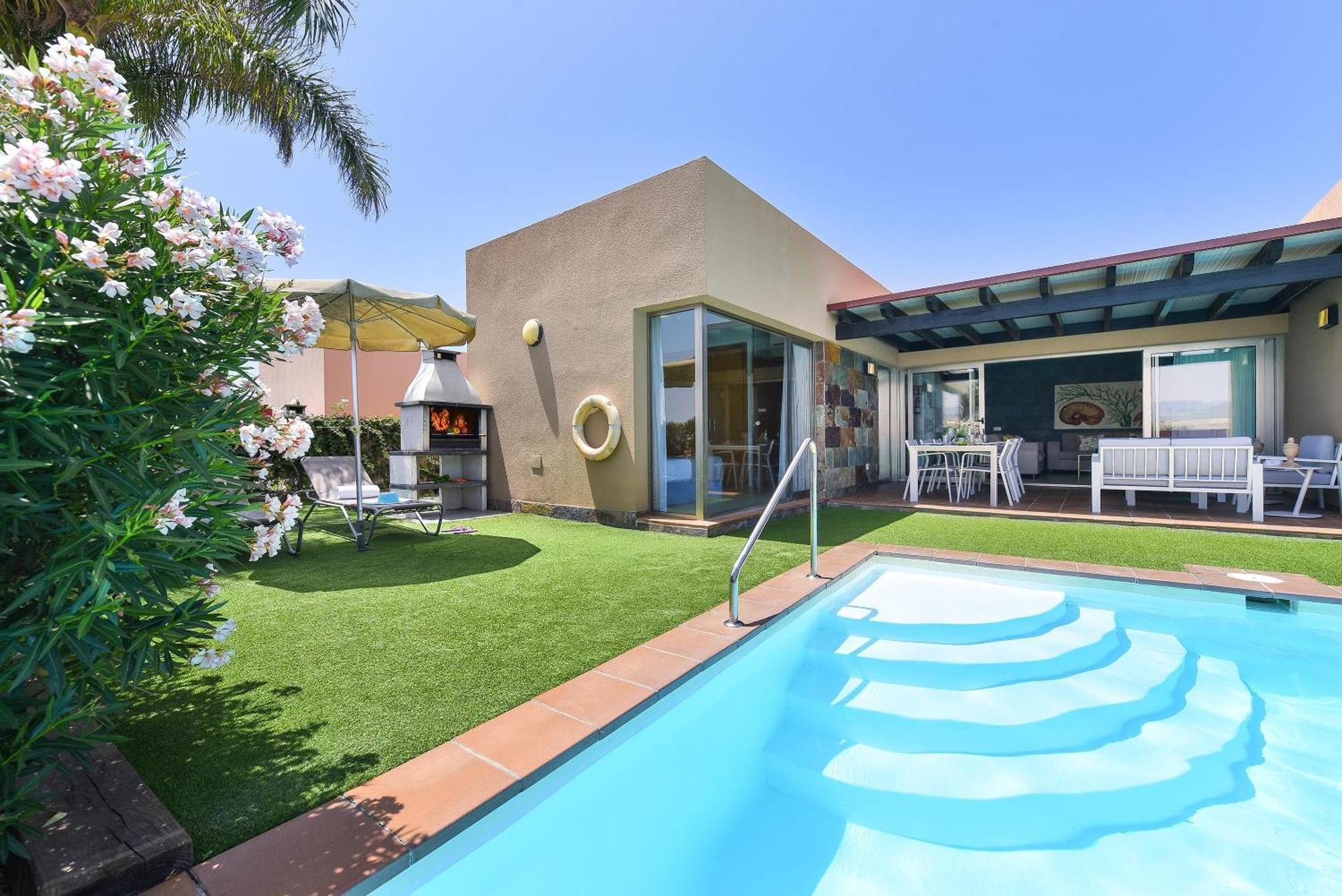 Salobre Golf Dos Luxury Retreat In Gran Canaria Private Outdoor Heatable Pool Bbq Facilities Shaded Outdoor Dining Area Salobre Golf, Villa *